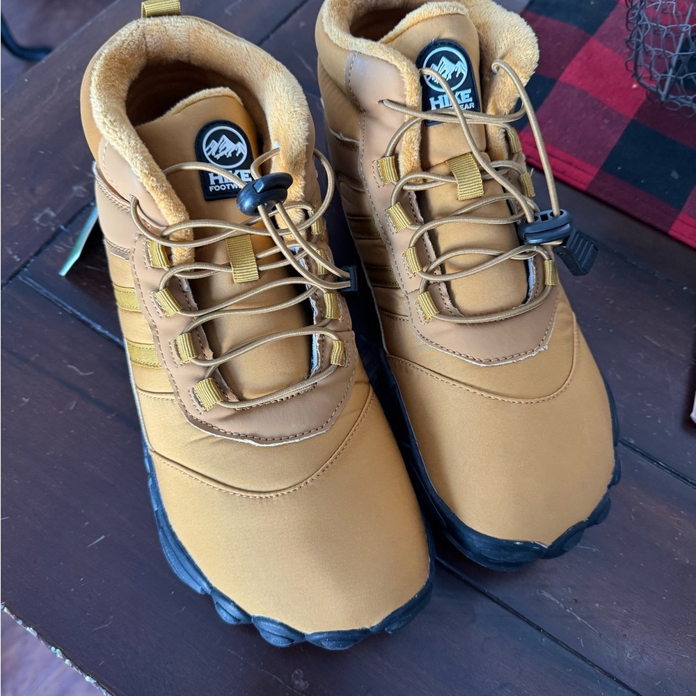 New men’s HIKE Footwear